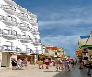 Aparthotel Iris - hotel en Malgrat de Mar