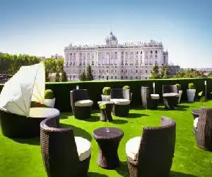 Apartosuites Jardines de Sabatini - hotel en Madrid