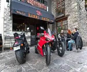 Barri Antic Hostel & Pub