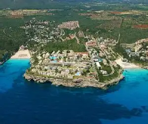 Blau Punta Reina Resort - hotel en Cala Mendia