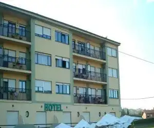 Hotel Brisamar - hotel en Bañugues