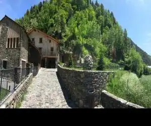 Cal Batlle Casa Rural - hotel en La Cortinada