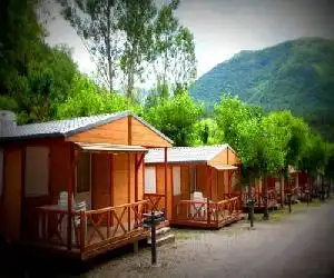Camping L'Espelt - hotel en La Pobla de Lillet