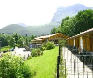 Apartamentos Camping La Barguilla - hotel en Ramales de la Victoria