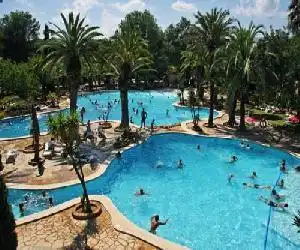 Camping & Resort La Torre del Sol - hotel en Montroig