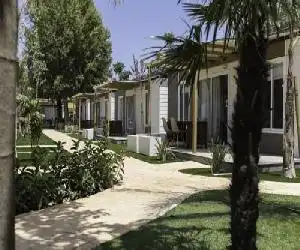 Camping Los Llanos - hotel en Les Deveses