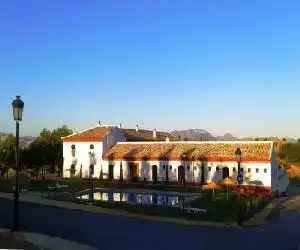 Complejo Pueblo Blanco - hotel en Olvera