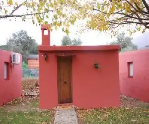 Camping Sierra de las Nieves - hotel en Yunquera