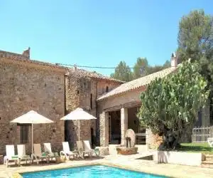 Traditional estate from the XIV century, with swimming pool - hotel en Navata