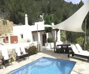 Modern Holiday Home in in Balearic islands with Pool - hotel en Es Cubells
