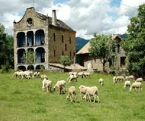Casas Arana - Parque Nacional De Ordesa - hotel en Fiscal