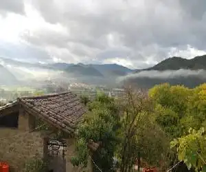 Casa de colònies La Cadamont - hotel en Sant Joan les Fonts