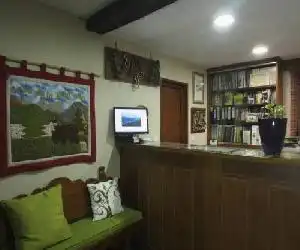 Casa de la Montaña Albergue Turístico - hotel en Avín