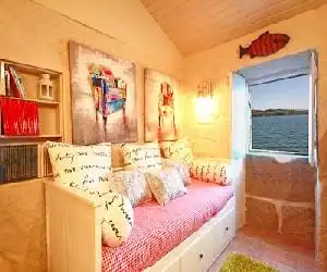 Antiguo almacén de sal encima del mar - hotel en Combarro