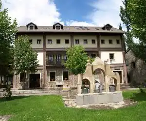 Casa Forestal - hotel en Morillo de Tou