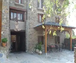 Apartamentos Casa Macia - hotel en Rialp