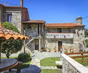 Casa Raúl - hotel en Lires