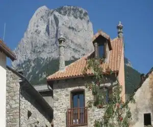 Casa Rural " El Retiro" - hotel en Laspuña
