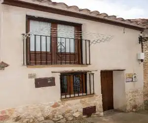 Casa Rural Benito - hotel en Las Cuevas de Cañart