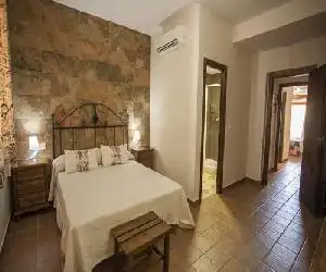 Casa Rural Cinco Balcones - hotel en Aracena