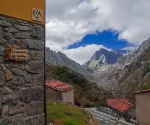 Casa Rural La Cabaña del Valleyu - hotel en Sotres