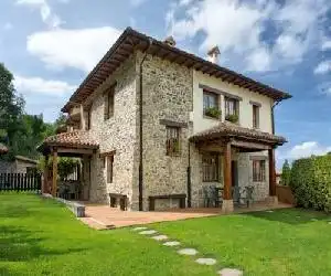 Apartamentos El llugarón - hotel en Miravalles