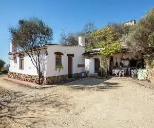 Cozy Holiday Home in Antequera with Swimming Pool - hotel en Villanueva de la Concepción