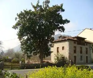 Casa Rural La Roza 2 - hotel en Buelles