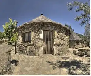 Chozos Rurales El Solitario - hotel en Baños de Montemayor