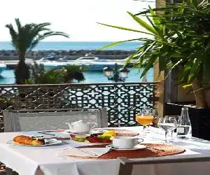 Club Maritimo de Sotogrande - hotel en Sotogrande
