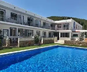 Apartamentos Cana Sofía - hotel en Cala Llonga
