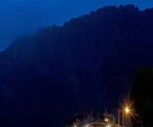 Complejo Turístico L'oteru - hotel en Caleao