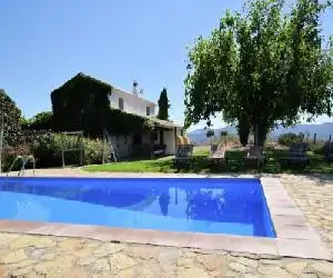 Lavish Cottage in Fuentes de Cesna with Pool - hotel en Fuentes de Cesna