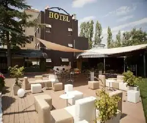 Don Carlos - hotel en Huarte