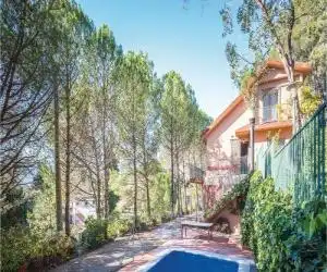 Four-Bedroom Holiday home Alforja with a Fireplace 04 - hotel en Alforja