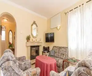 Holiday home Calle Riu Girona, Nr. - hotel en Les Deveses