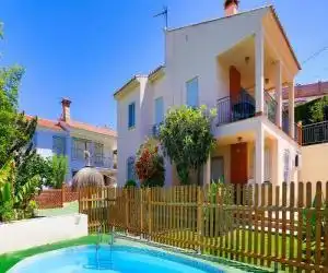 Villa Los Delfines - hotel en Benajarafe