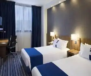 Holiday Inn Express Bilbao Airport, an IHG Hotel - hotel en Derio