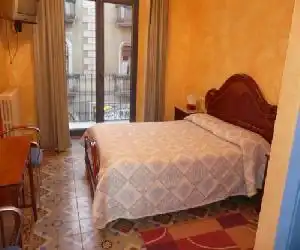 Hostal Adarnius - hotel en La Bisbal