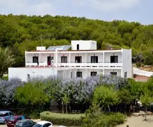 Hostal Alocs - hotel en Playa es Figueral