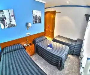 Hostal Apolo Trece - hotel en Santafé
