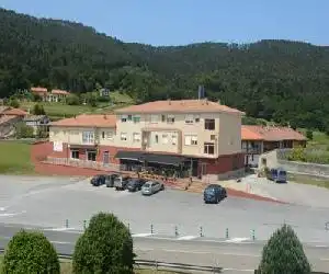Hostal Baviera - hotel en Pesués