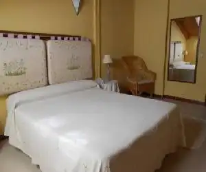 Hostal Burgos - hotel en Torrecaballeros