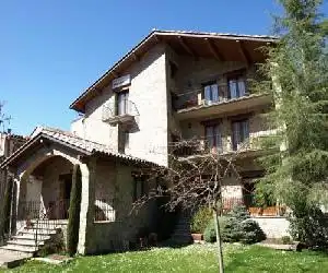 Hostal Cal Mestre - hotel en Vilallonga de Ter