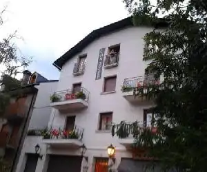 Hostal Can Josep - hotel en Sort
