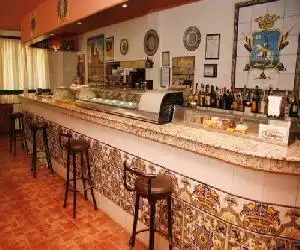 Hostal Cuatro Esquinas - hotel en Ejea de los Caballeros