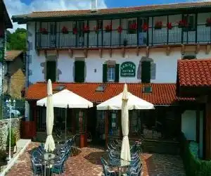 Hostal Ekaitza - hotel en Lesaka