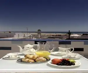 Hostal El Alojado de Velarde - hotel en Conil de la Frontera