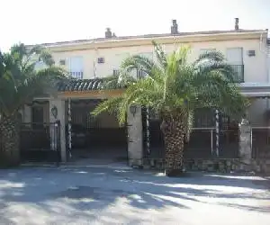 Hostal El Sevillano - hotel en Rus