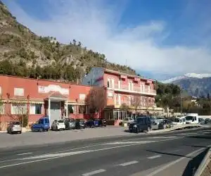 Hostal Restaurante el cruce - hotel en Padul